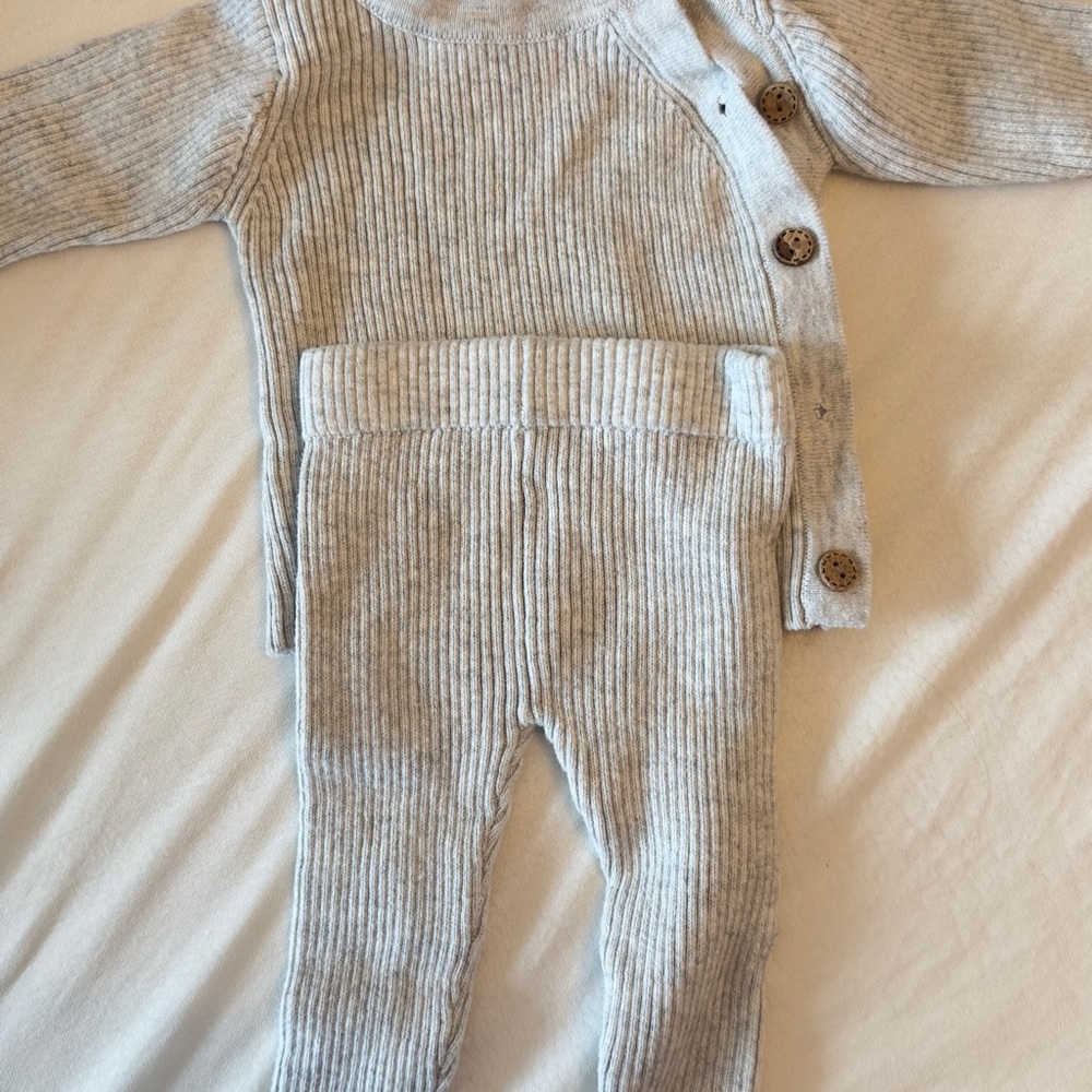 Cozy Ribbed Knit Baby Set in Light Gray